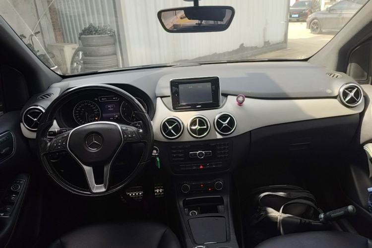 Used Mercedes-Benz B-Class 2012 B 200 Center Console