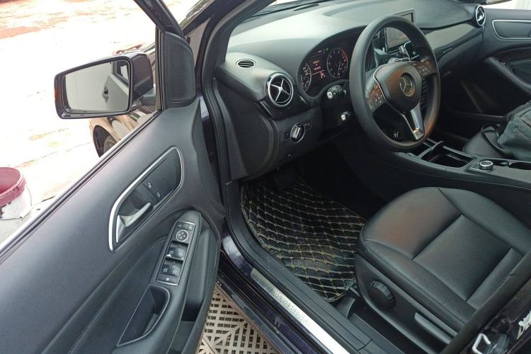 Used Mercedes-Benz B-Class 2012 B 180 Driver Seat