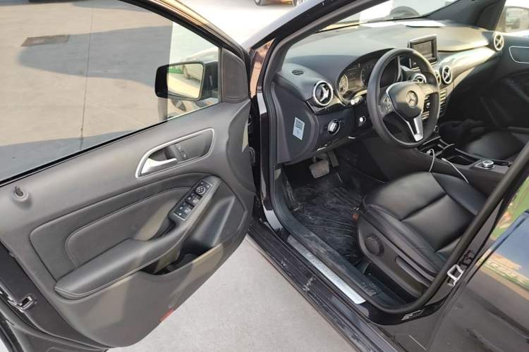 Used Mercedes-Benz B-Class 2012 B 180 Driver Seat