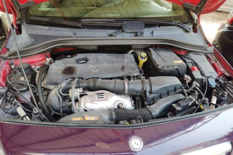 Used Mercedes-Benz B-Class 2012 B 180 Engine Bay
