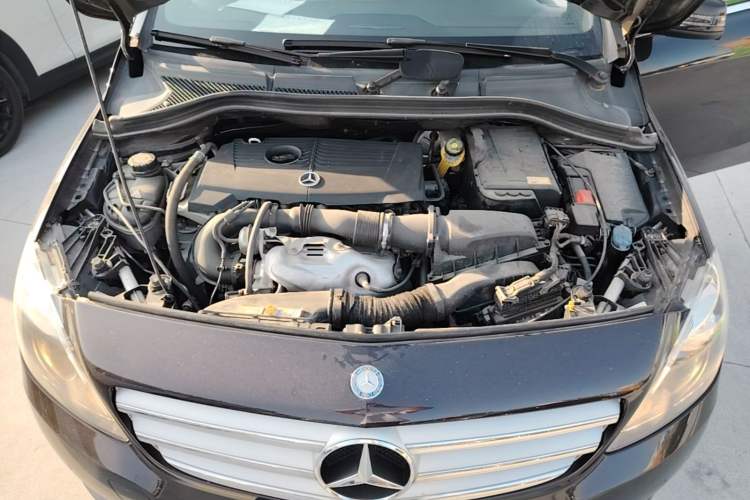 Used Mercedes-Benz B-Class 2012 B 180 Engine Bay