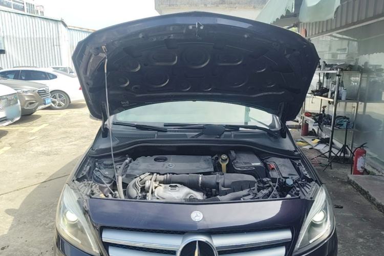 Used Mercedes-Benz B-Class 2012 B 200 Engine Bay