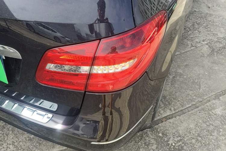 Used Mercedes-Benz B-Class 2012 B 200 Exterior 3