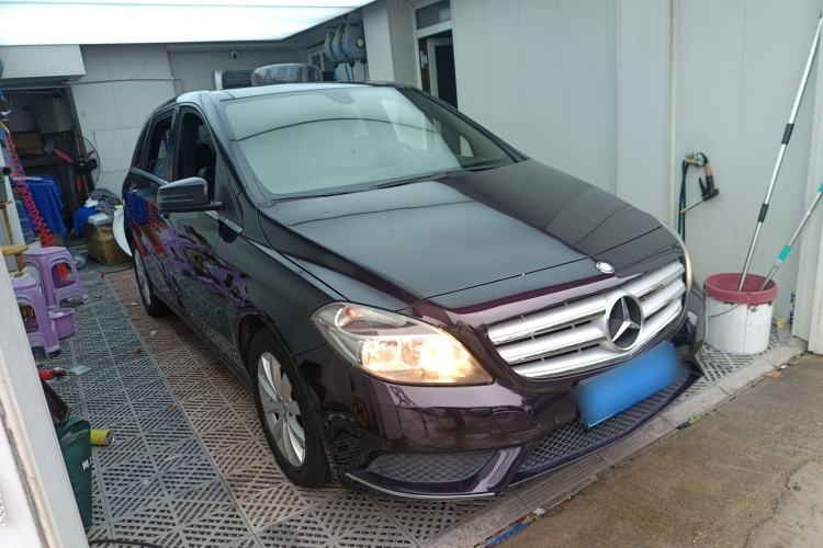 Used Mercedes-Benz B-Class 2012 B 180 Front Right 45 Deg