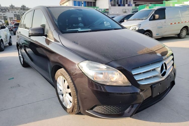 Used Mercedes-Benz B-Class 2012 B 180 Front Right 45 Deg