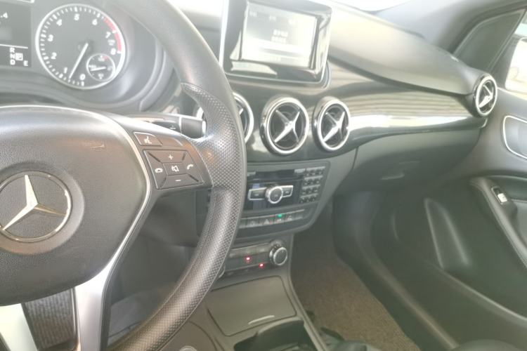 Used Mercedes-Benz B-Class 2012 B 180 Interior 2