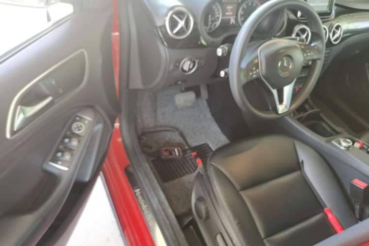 Used Mercedes-Benz B-Class 2012 B 180 Interior 3