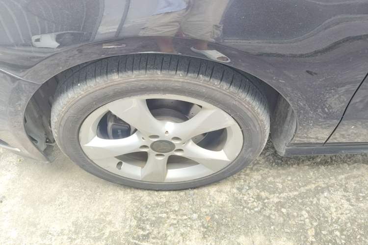 Used Mercedes-Benz B-Class 2012 B 200 Left Front Wheel Hub