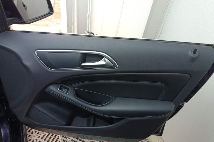 Used Mercedes-Benz B-Class 2012 B 180 Right Front Door Interior
