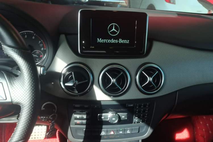 Used Mercedes-Benz B-Class 2012 B 200 Audio And AC Panel