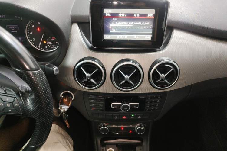 Used Mercedes-Benz B-Class 2012 B 200 Audio And AC Panel