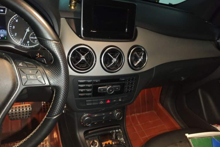 Used Mercedes-Benz B-Class 2012 B 200 Audio And AC Panel