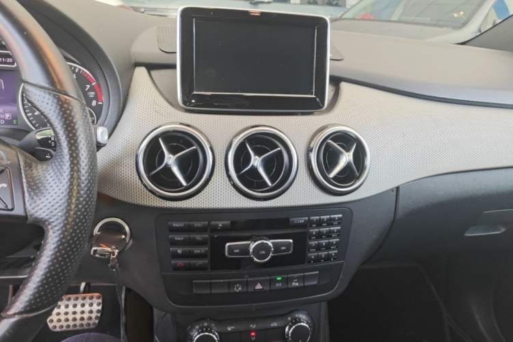Used Mercedes-Benz B-Class 2012 B 200 Audio And AC Panel