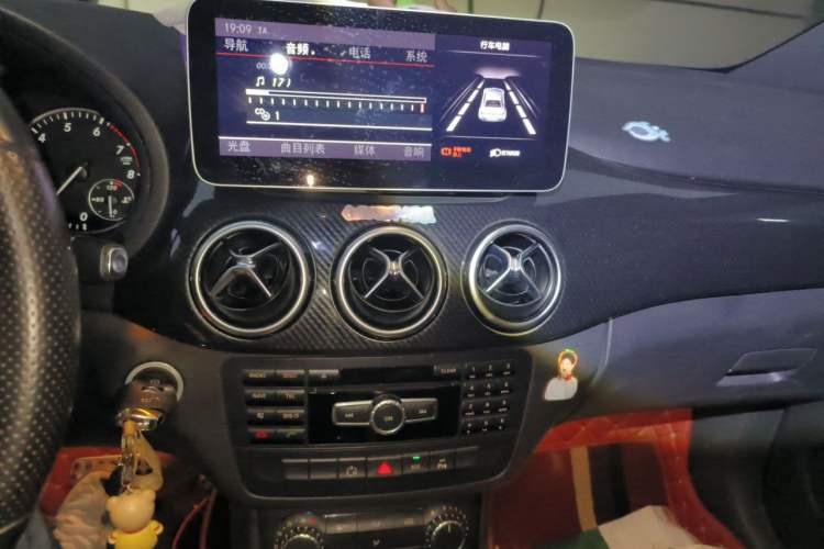 Used Mercedes-Benz B-Class 2012 B 200 Audio And AC Panel