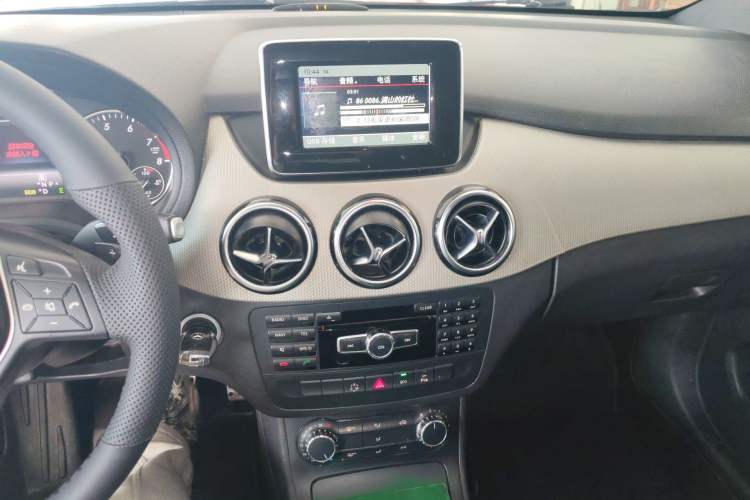 Used Mercedes-Benz B-Class 2012 B 200 Audio And AC Panel