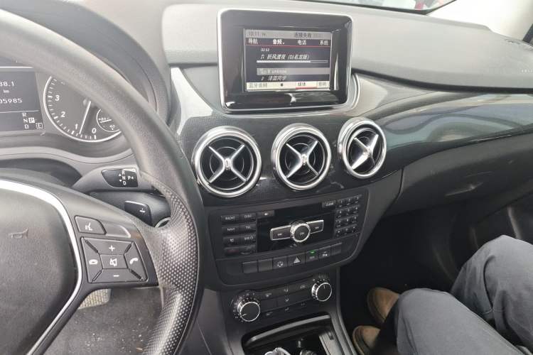 Used Mercedes-Benz B-Class 2012 B 180 Audio And AC Panel