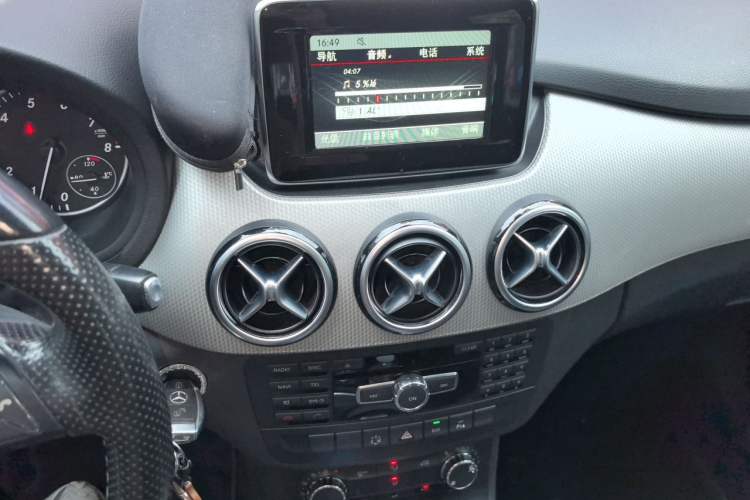 Used Mercedes-Benz B-Class 2012 B 200 Audio And AC Panel