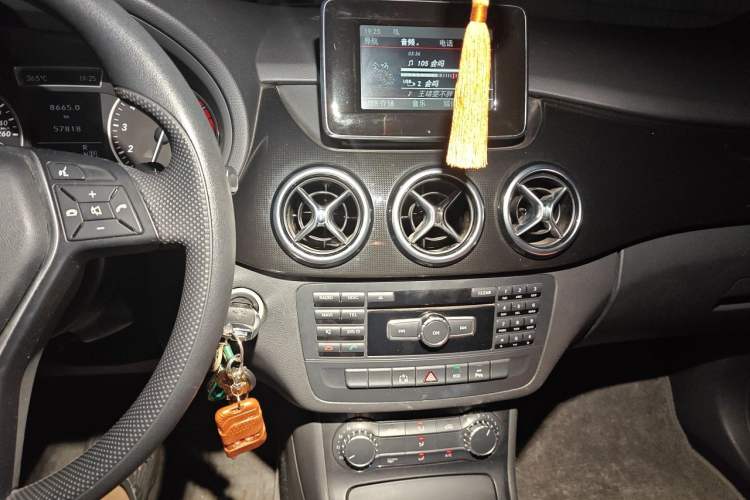 Used Mercedes-Benz B-Class 2012 B 180 Audio And AC Panel