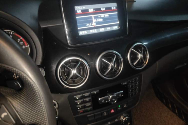 Used Mercedes-Benz B-Class 2012 B 180 Audio And AC Panel
