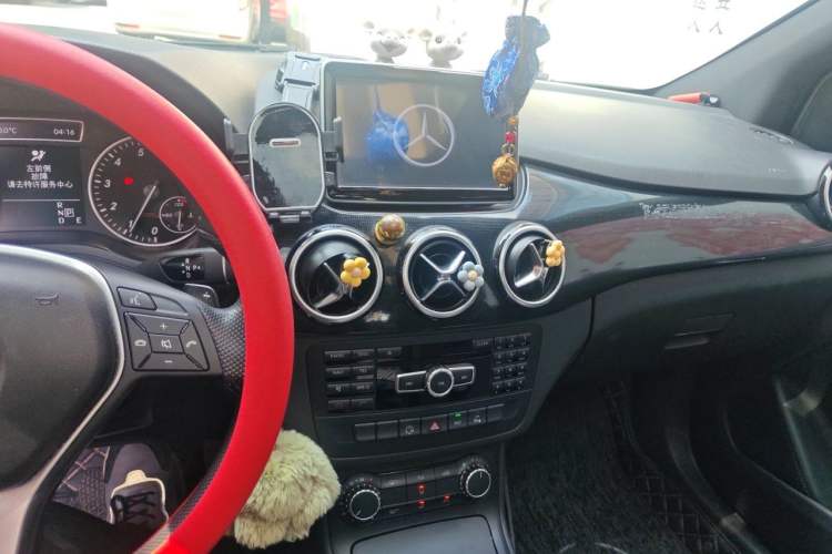 Used Mercedes-Benz B-Class 2012 B 180 Audio And AC Panel