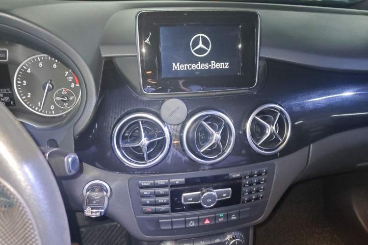 Used Mercedes-Benz B-Class 2012 B 180 Audio And AC Panel