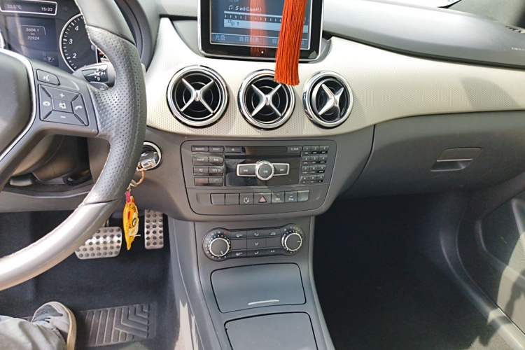 Used Mercedes-Benz B-Class 2012 B 200 Audio And AC Panel