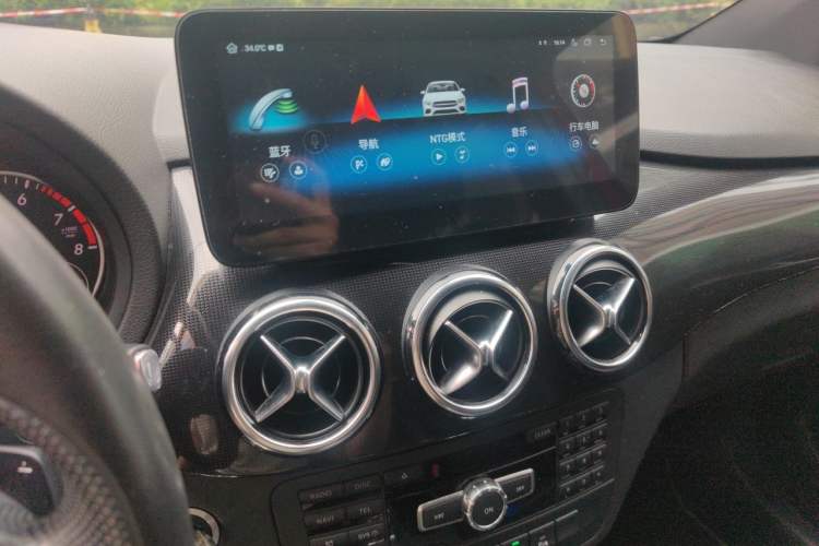 Used Mercedes-Benz B-Class 2012 B 180 Audio And AC Panel