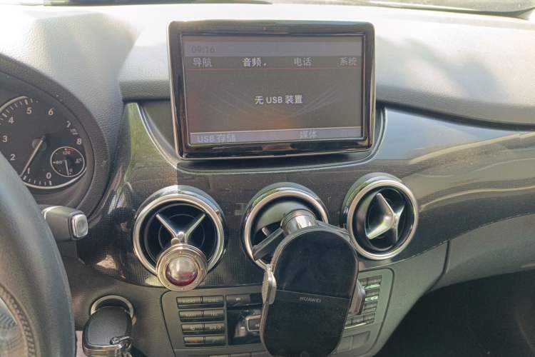 Used Mercedes-Benz B-Class 2012 B 180 Audio And AC Panel