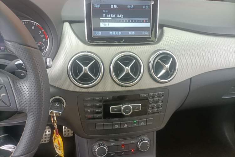 Used Mercedes-Benz B-Class 2012 B 200 Audio And AC Panel