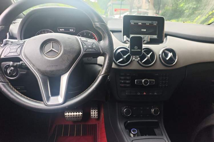 Used Mercedes-Benz B-Class 2012 B 200 Center Console