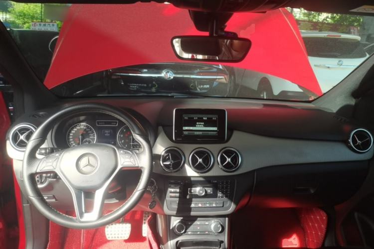 Used Mercedes-Benz B-Class 2012 B 200 Center Console