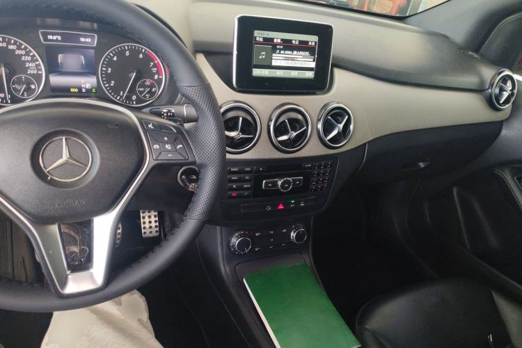 Used Mercedes-Benz B-Class 2012 B 200 Center Console
