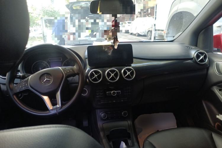 Used Mercedes-Benz B-Class 2012 B 180 Center Console