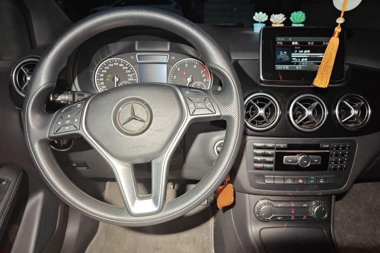 Used Mercedes-Benz B-Class 2012 B 180 Center Console