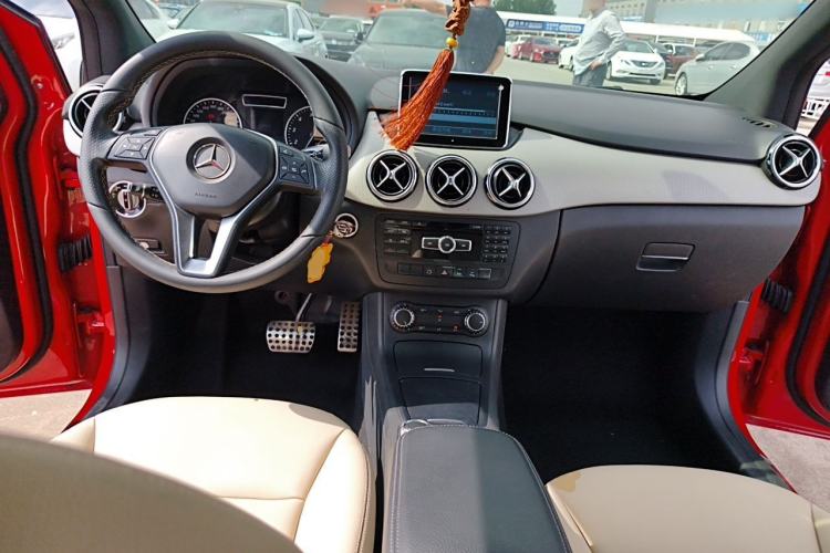 Used Mercedes-Benz B-Class 2012 B 200 Center Console