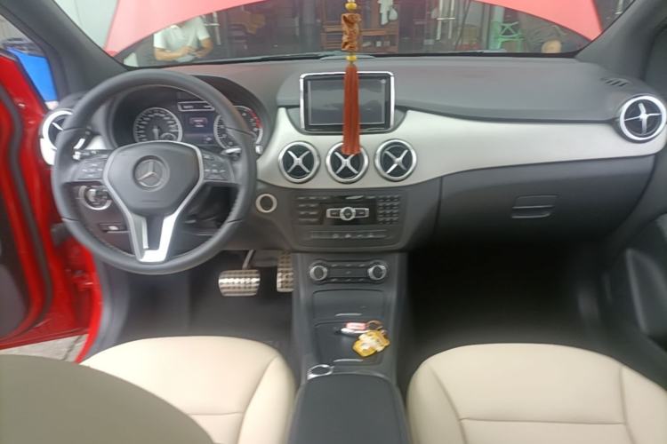 Used Mercedes-Benz B-Class 2012 B 200 Center Console