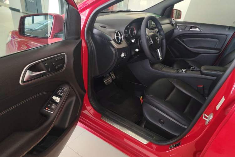 Used Mercedes-Benz B-Class 2012 B 200 Driver Seat