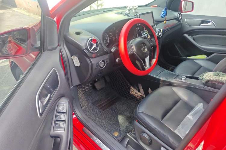 Used Mercedes-Benz B-Class 2012 B 180 Driver Seat