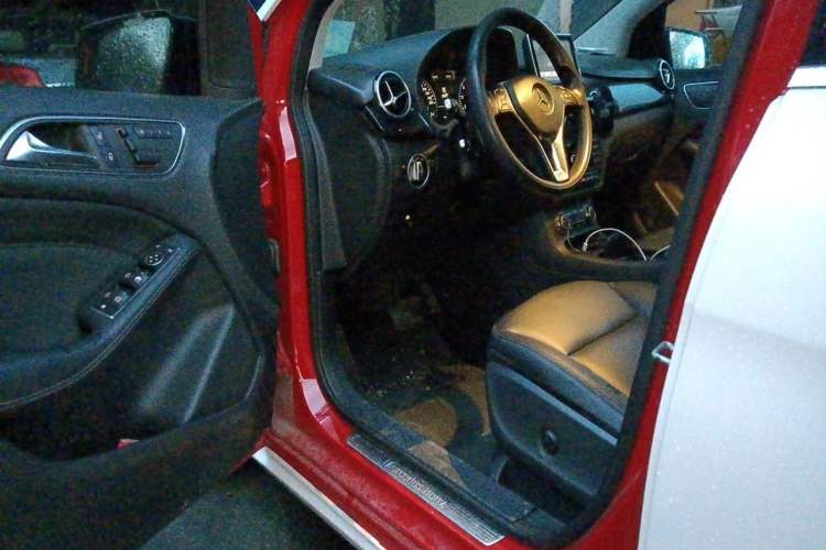 Used Mercedes-Benz B-Class 2012 B 180 Driver Seat