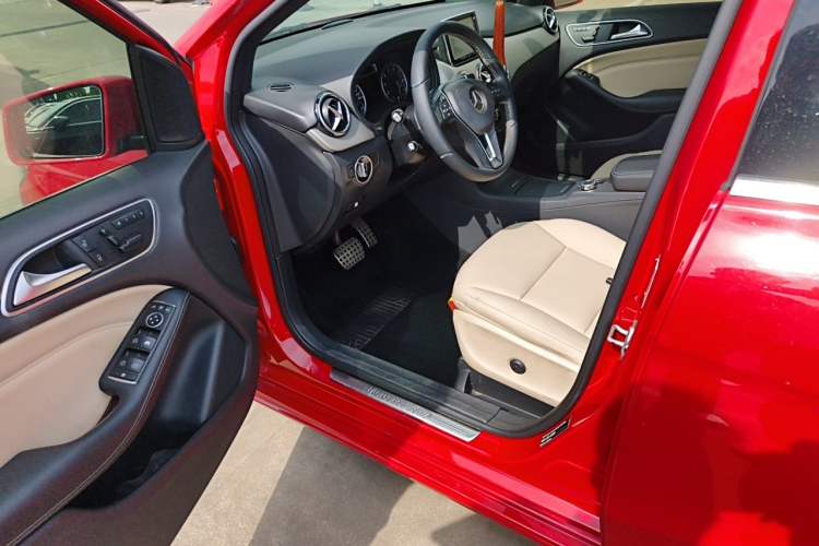 Used Mercedes-Benz B-Class 2012 B 200 Driver Seat
