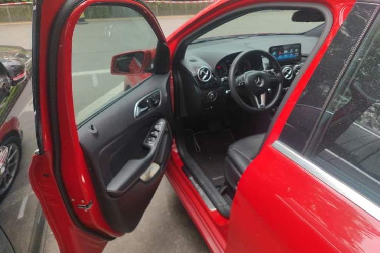 Used Mercedes-Benz B-Class 2012 B 180 Driver Seat
