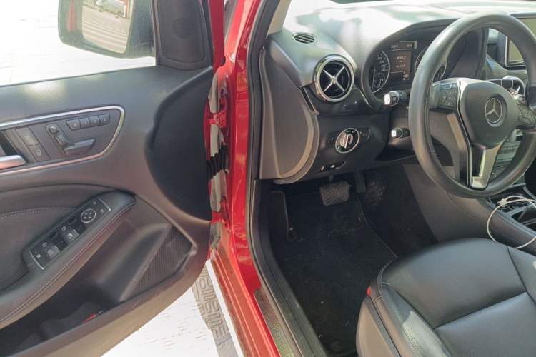 Used Mercedes-Benz B-Class 2012 B 180 Driver Seat
