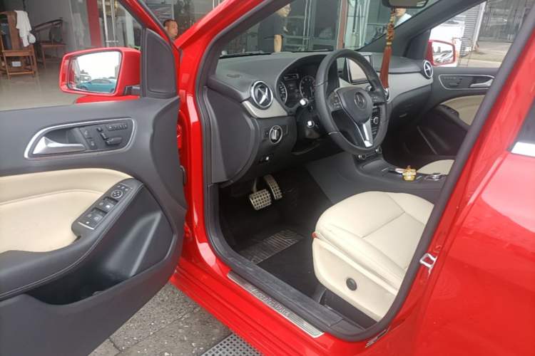 Used Mercedes-Benz B-Class 2012 B 200 Driver Seat