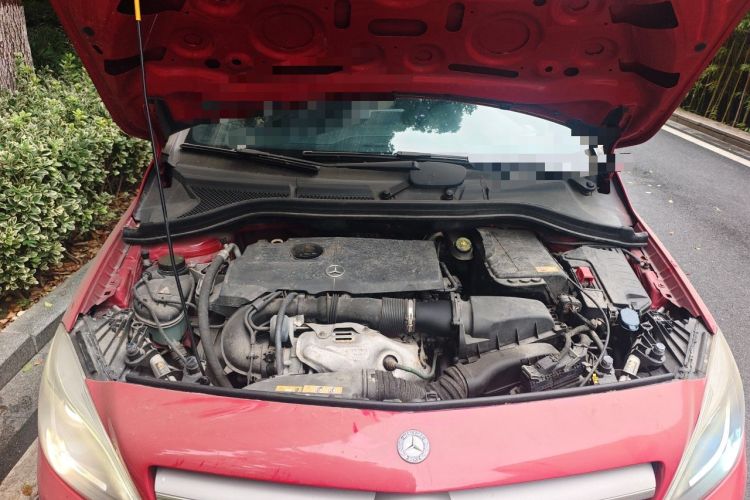 Used Mercedes-Benz B-Class 2012 B 200 Engine Bay