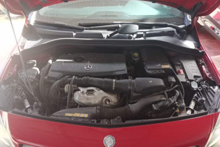 Used Mercedes-Benz B-Class 2012 B 200 Engine Bay