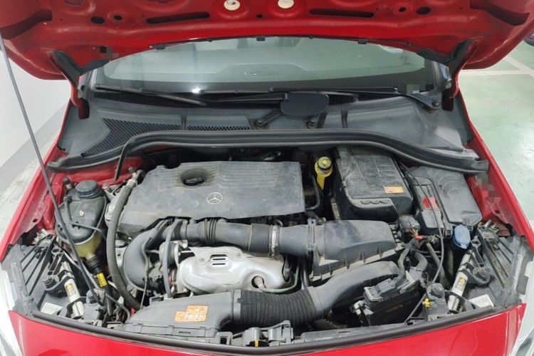 Used Mercedes-Benz B-Class 2012 B 200 Engine Bay