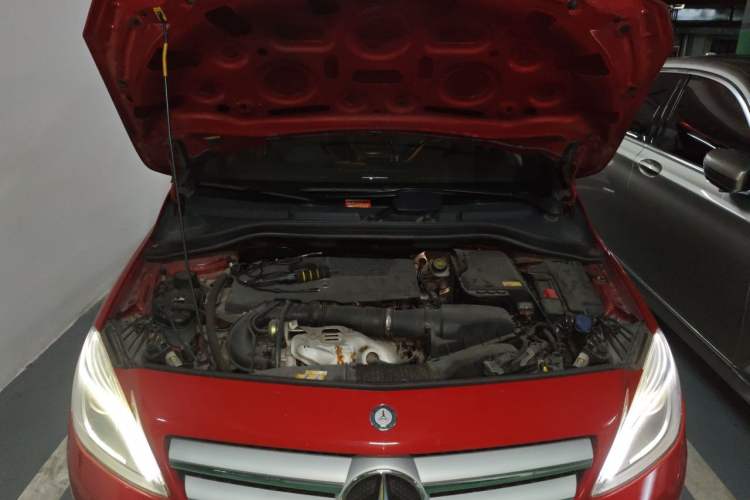 Used Mercedes-Benz B-Class 2012 B 200 Engine Bay
