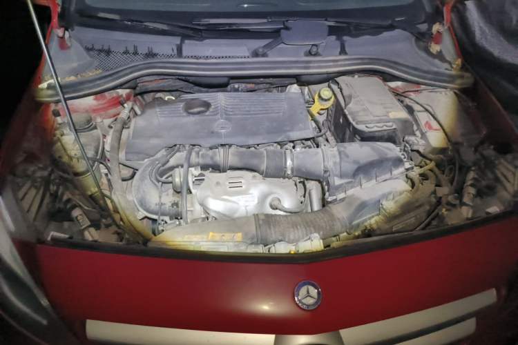 Used Mercedes-Benz B-Class 2012 B 200 Engine Bay