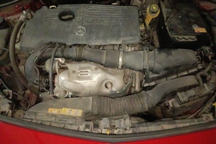 Used Mercedes-Benz B-Class 2012 B 180 Engine Bay