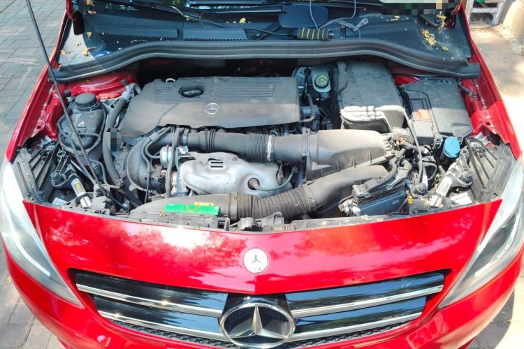 Used Mercedes-Benz B-Class 2012 B 200 Engine Bay